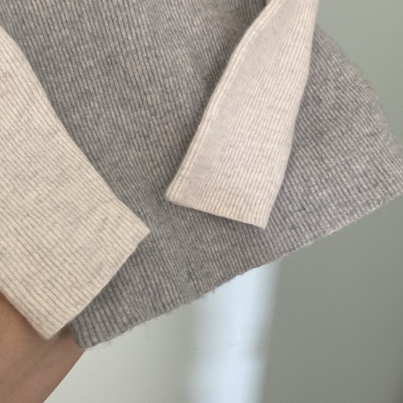 Vince. Wool & Cashmere V Neck Sweater, Size M - Picture 5 of 6